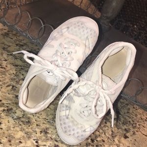 Nfinity Vengeance Cheer Shoes size 4(no case)